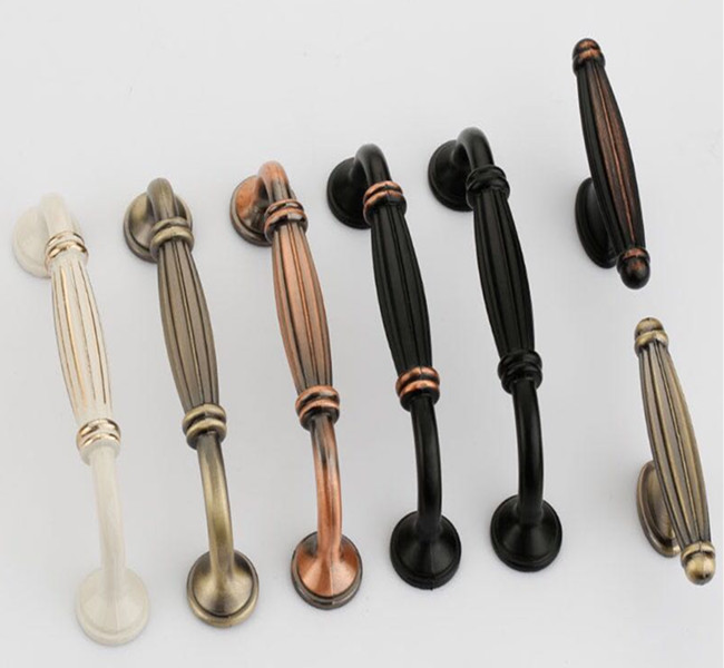 Las manijas y los botones arqueados cobre anti Roma del armario de