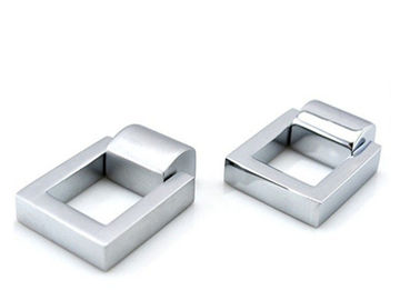 Los tirones cuadrados clásicos del anillo del gabinete, solo anillo del armario de la cocina del agujero tiran de tirones de la ventana